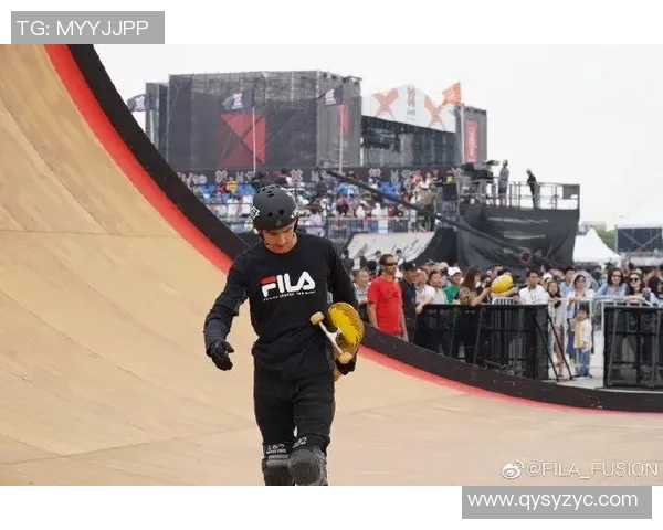 重庆滑板队在极限运动会中以97分稳居积分榜首位